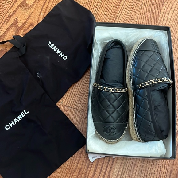 CHANEL Shoes - Chanel espadrilles black/gold